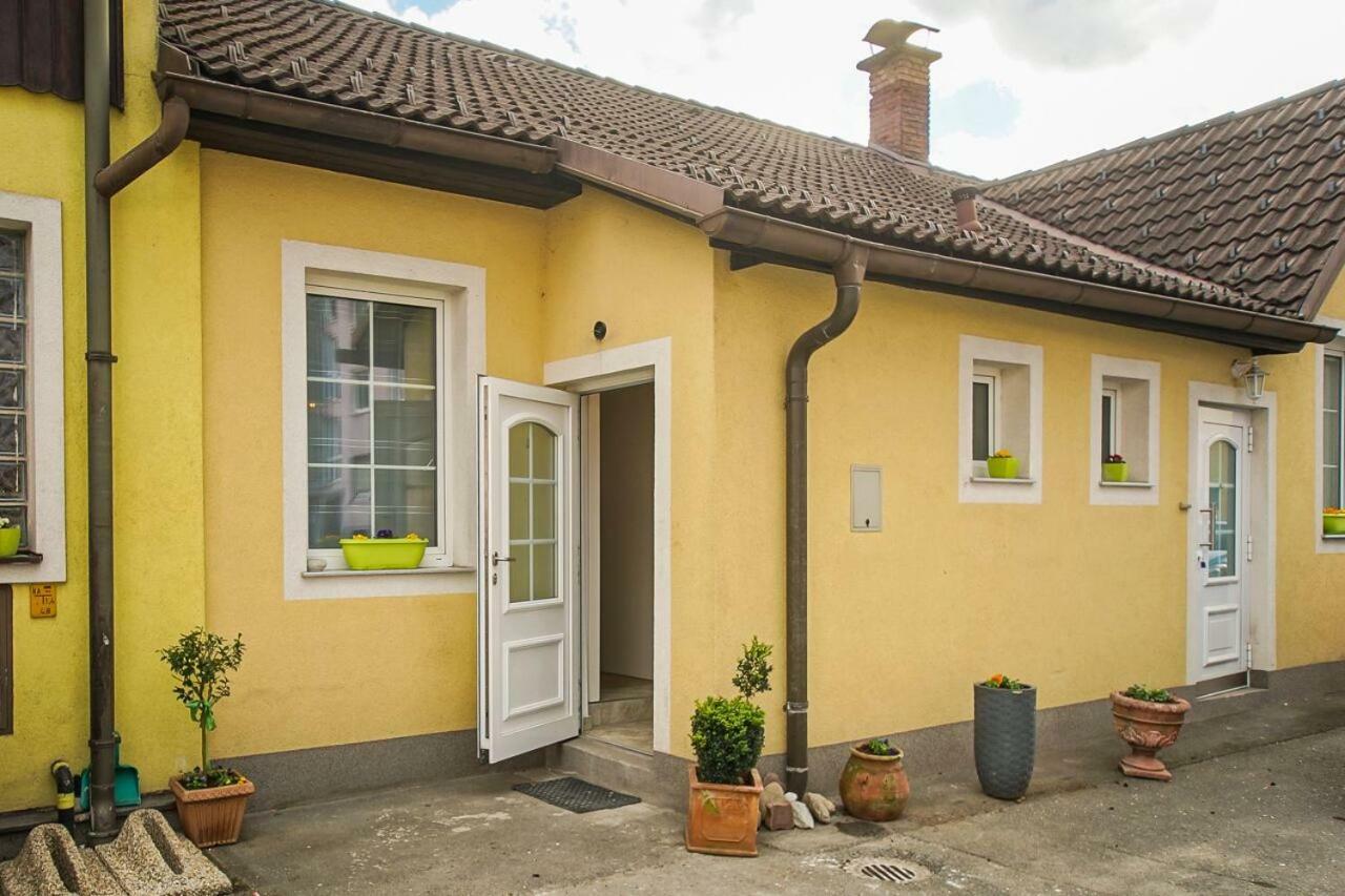 Auszeit Leoben 1 Mit Terasse Und Gratis Parkplatz Apartment Exterior photo